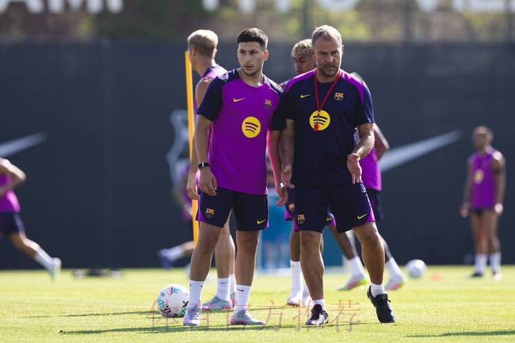 每体：巴萨B队中卫科尔特斯表现优异，他正等着弗里克的征召